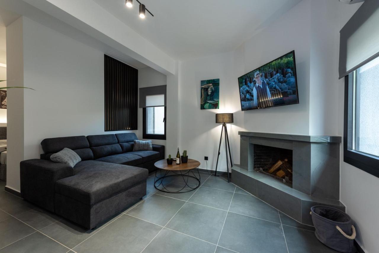 Frourio Lodge Α2 Larissa Bagian luar foto